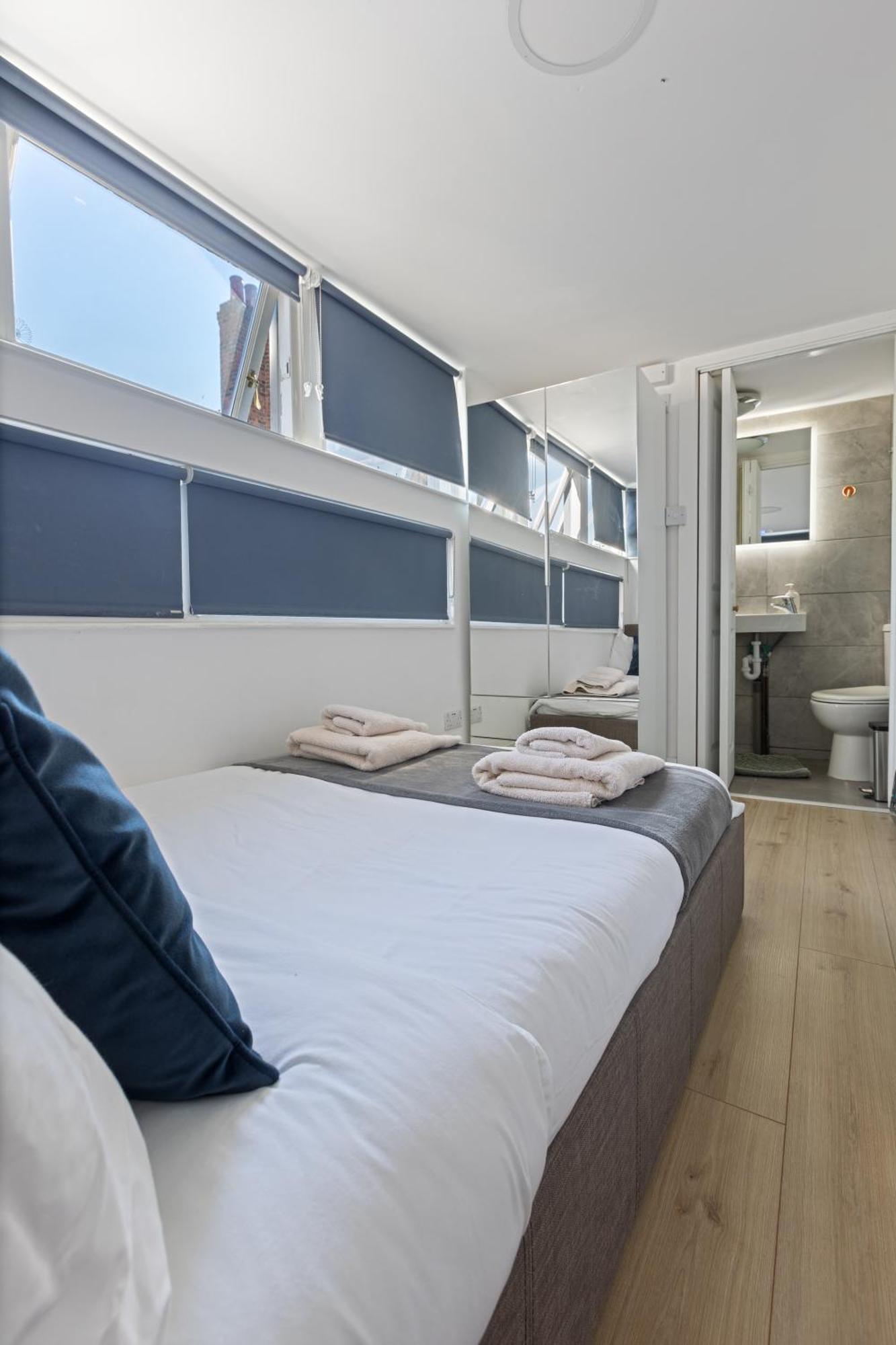 Modern Flat & Balcony In Historic West Kensington Apartment Londra Exterior foto